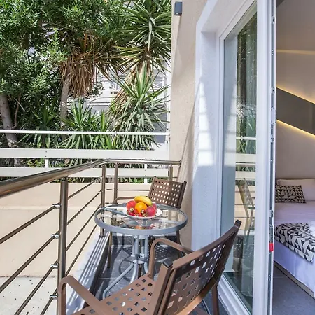 & Elisabeta * 利迈纳里亚