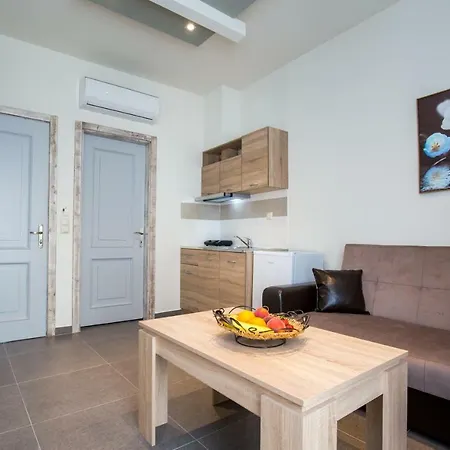 & Elisabeta Λιμενάρια