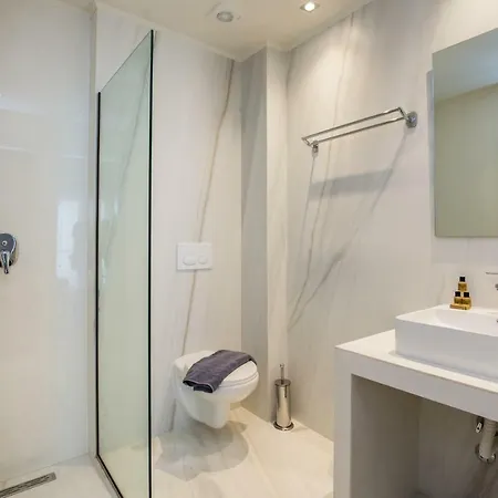 & Elisabeta * 利迈纳里亚